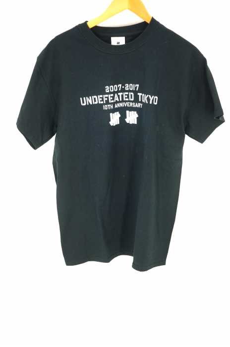 UNDEFEATED （アンディフィーテッド） 東京十周年アニバーサリーTシャツ メンズ トップス