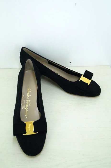 Salvatore Ferragamo （サルヴァトーレフェラガモ） ヌバックレザー ヴァラ パンプス レディース シューズ