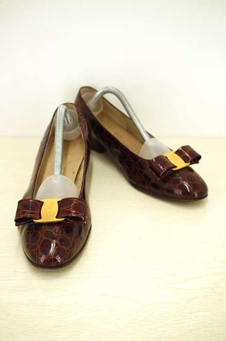 Salvatore Ferragamo （サルヴァトーレフェラガモ） 型押しヴァラシューズ レディース シューズ