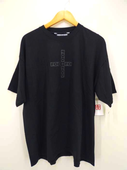 FOO AND FOO（フーアンドフー） blk on blk x logo tee メンズ トップス