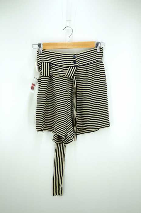 ISSEY MIYAKE（イッセイミヤケ） ベルト付きショートパンツ レディース パンツ
