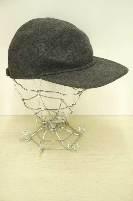 CP COMPANY (シーピーカンパニー) ブランドネーム刺繍入り スナップボタン ウール ジェット メンズ 帽子