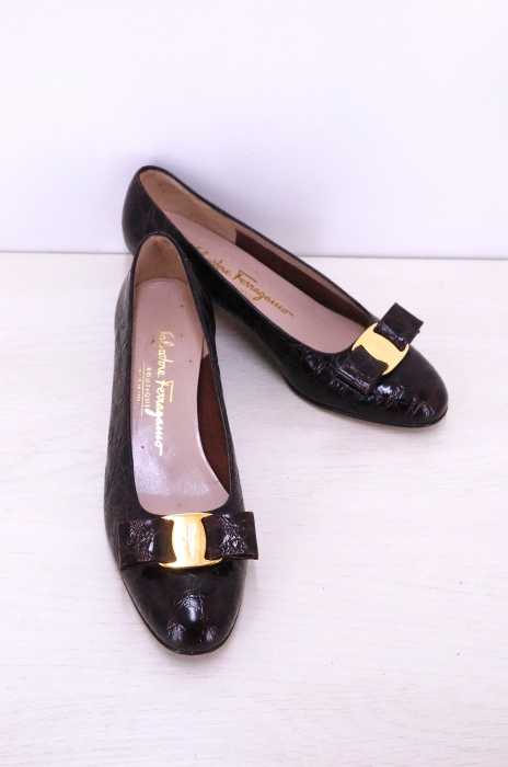 Salvatore Ferragamo (サルヴァトーレフェラガモ) クロコ型押し ヴァラリボン レザーパンプス レディース シューズ