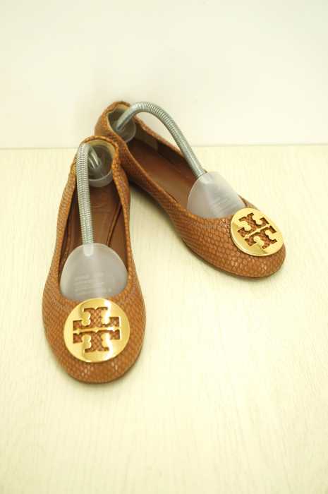 TORY BURCH (トリーバーチ) プレート付きバイソン型押しバレエシューズ レディース シューズ