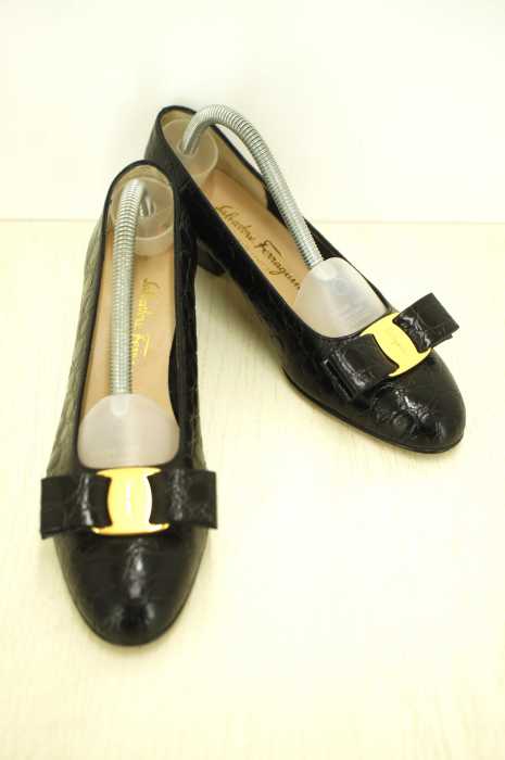 Salvatore Ferragamo （サルヴァトーレフェラガモ） 型押しヴァラシューズ レディース シューズ