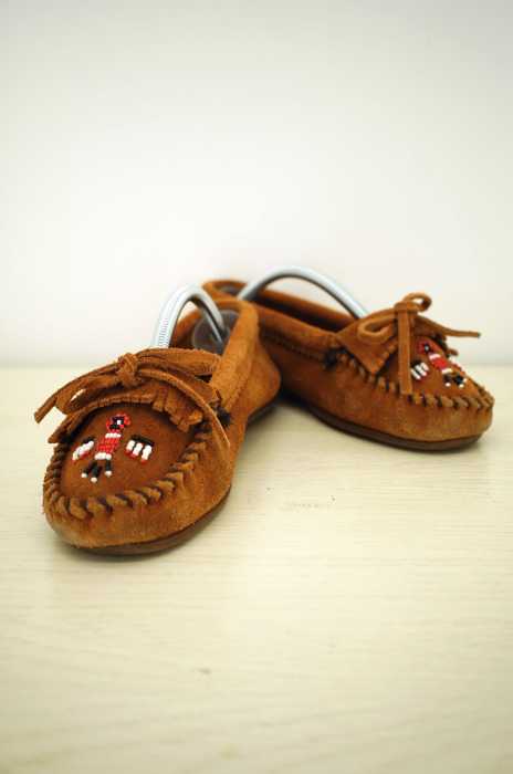 Minnetonka （ミネトンカ） ビーズ付きモカシンシューズ レディース シューズ