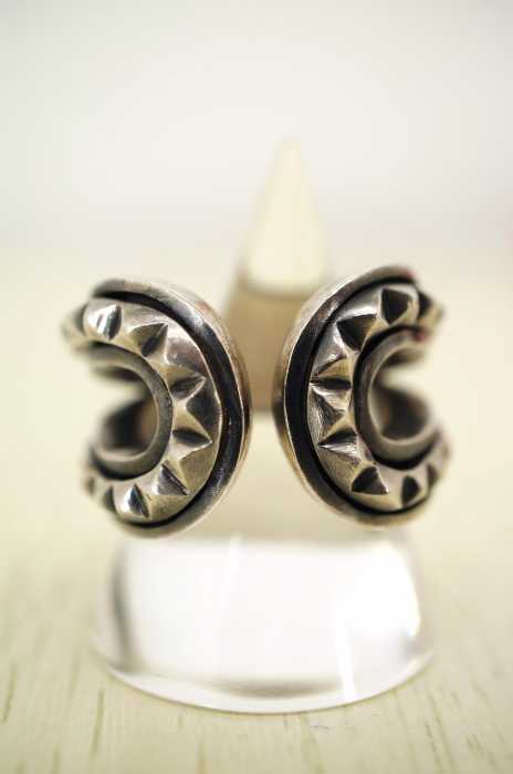 KETO （ケト） HORSE SHOE RING PYRAMID STUDS　ホースシューリング メンズ アクセサリー