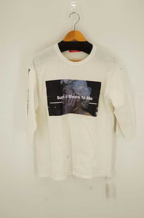DISCOVERED × MIDWEST EXCLUSIVE(ディスカバード ミッドウエストイクスクルーシブ) such a shock to me Tee メンズ トップス