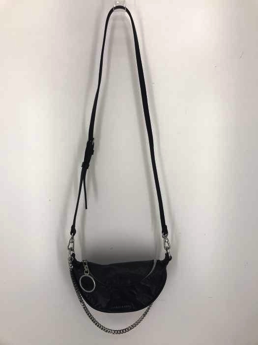 CHARLES & KEITH（チャールズキース） ラウンドジッパーリンクルドエフェクト クロスボディバッグ レディース バッグ