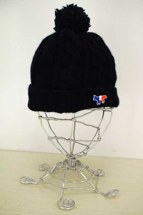 MAISON KITSUNE　メゾンキツネ （メゾンキツネ） CABLE KNIT CAP WITH TRICOLOR PATCH レディース 帽子