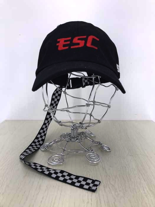 ESC STUDIO(イーエスシーステュディオ) ロゴ刺繍入り バックルベルトデザイン 6パネルキャップ メンズ 帽子