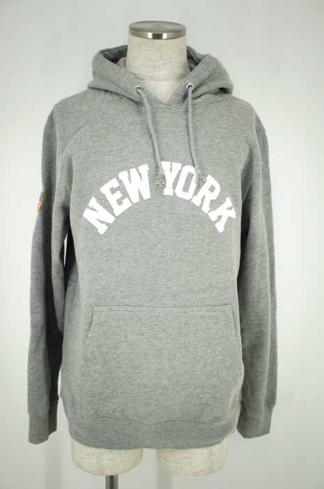 STUSSY （ステューシー） ワッペン付プルオーバーパーカー メンズ トップス