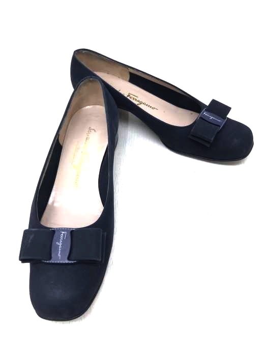 Salvatore Ferragamo（サルヴァトーレフェラガモ） GINNASIO ヴァラリボンヌバックパンプス レディース シューズ
