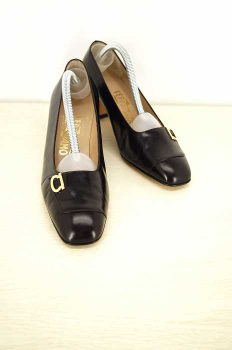 Salvatore Ferragamo （サルヴァトーレフェラガモ） スクエアエナメルヒールパンプス レディース シューズ