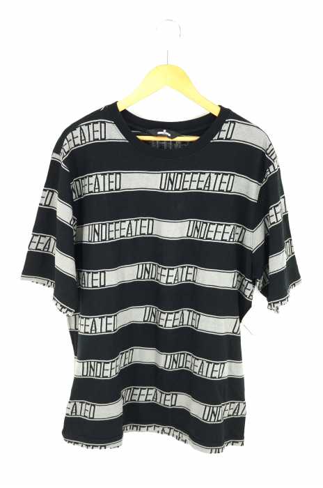 UNDEFEATED(アンディフィーテッド) ロゴ柄クルーネック半袖Tシャツ メンズ トップス