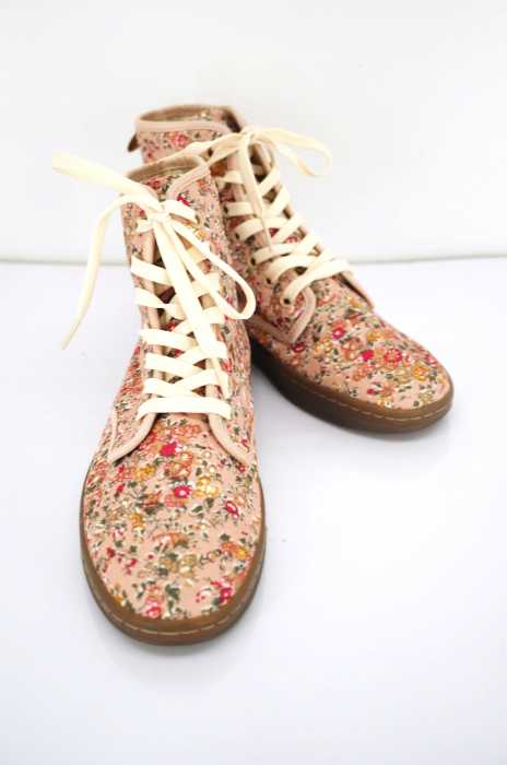 Dr.Martens （ドクターマーチン） SHOREDITCH 小花柄キャンバスブーツ レディース シューズ