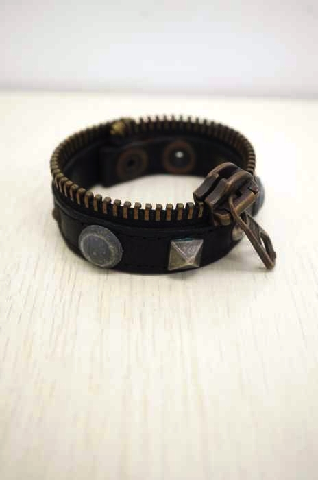 DIESEL（ディーゼル） スタッズ装飾 ジッパー レザーブレスレット メンズ アクセサリー