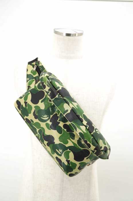 A BATHING APE （アベイシングエイプ） カモ柄 ボディバッグ メンズ バッグ