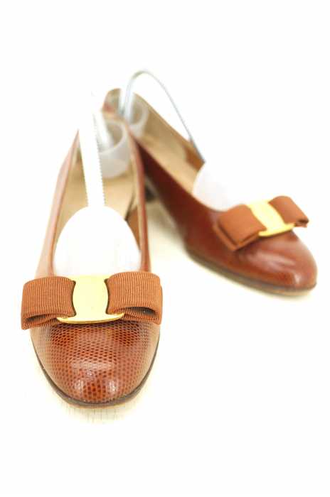 Salvatore Ferragamo （サルヴァトーレフェラガモ） ヴァラリボンパンプス レディース シューズ