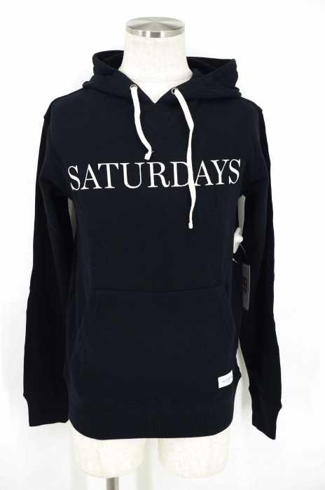 SATURDAYS SURF NYC（サタデーズ サーフ ニューヨーク） DITCH STRAIGHT SERIF ロゴプリントプルオーバーパーカー メンズ トップス
