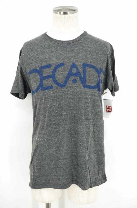 DECADE (ディケイド) ロゴクルーネックTシャツ メンズ トップス