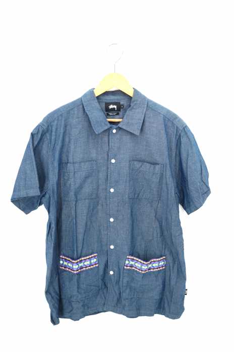 STUSSY （ステューシー） ポケットテープ装飾シャンブレーシャツ メンズ トップス