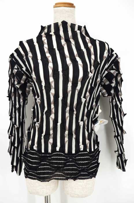 ISSEY MIYAKE(イッセイミヤケ) ハイネックダイヤプリーツカットソー レディース トップス