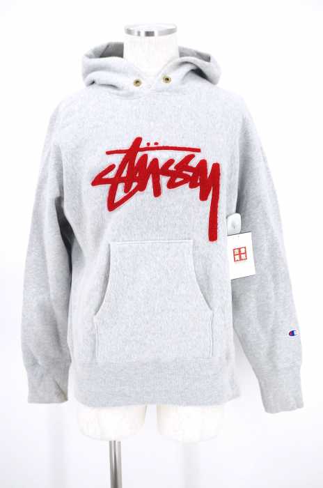 STUSSY×Champion （スチューシー×チャンピオン） REVERSE WEAVE ロゴワッペン付きプルオーバーパーカー メンズ トップス