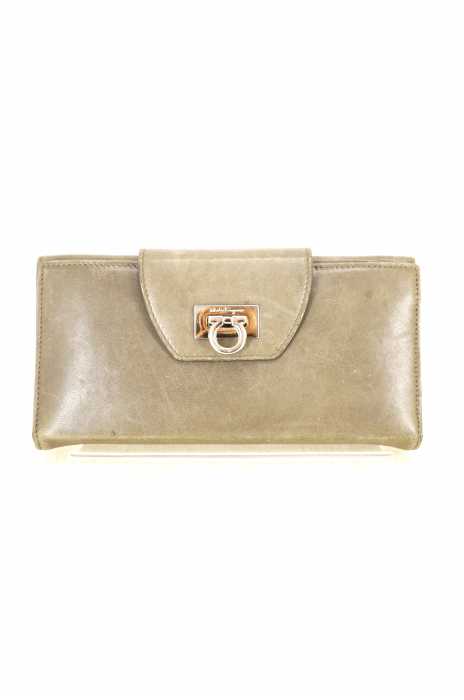 Salvatore Ferragamo (サルヴァトーレフェラガモ) ガンチーニレザーウォレット レディース 財布・ケース