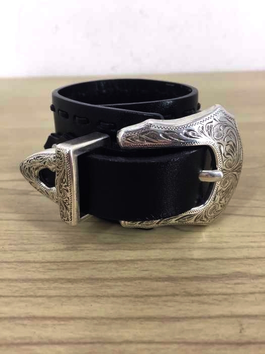 TOGA PULLA（トーガプルラ） ウエスタンメタルバックルレザーバングル レディース アクセサリー