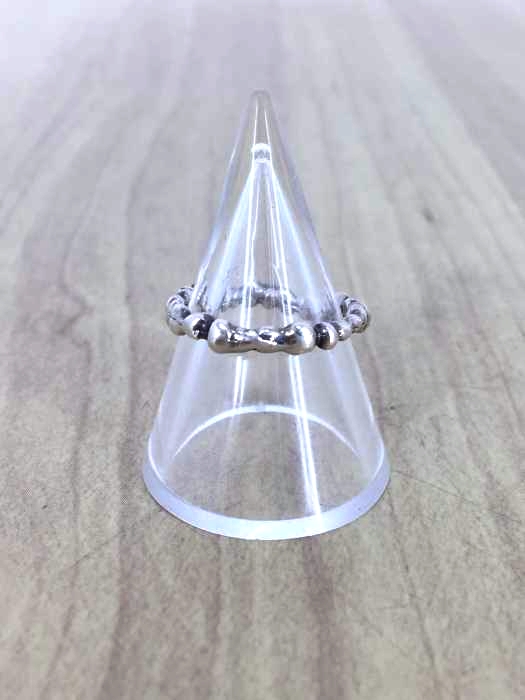 IOSSELLIANI（イオッセリアーニ） デザインシルバーカラーリング レディース アクセサリー