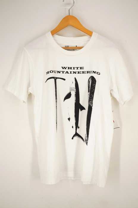 WHITE MOUNTAINEERING(ホワイトマウンテニアリング) PRINTED T-SHIRT SHARK&AXE メンズ トップス