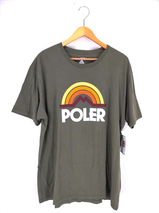 POLeR（ポーラー） CAMP VIBES ロゴプリントクルーネック メンズ トップス