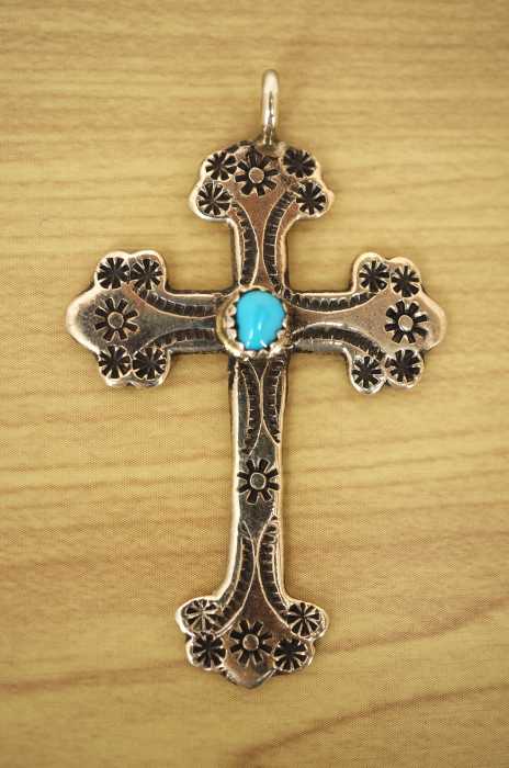 NAVAJO (ナバホ) インディアンジュエリー Stering ターコイズクロスペンダントトップ メンズ アクセサリー