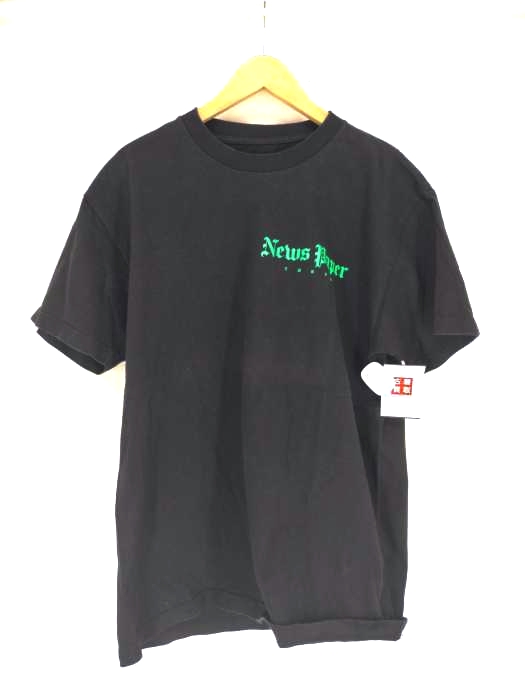 NEWS PAPER（ニュースペーパー） プリントクルーネックTシャツ メンズ トップス