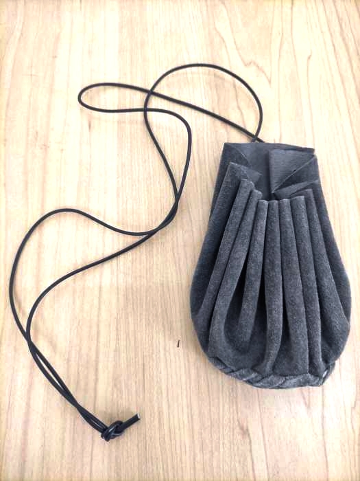 Hender Scheme（エンダースキーマ） Air dimple スウェードネックポーチ メンズ アクセサリー
