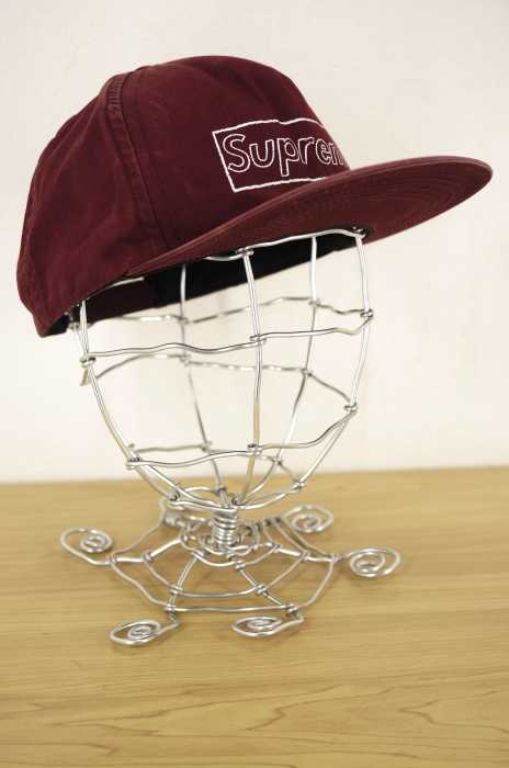 Supreme （シュプリーム） KAWS STARTER BOXロゴキャップ メンズ 帽子 