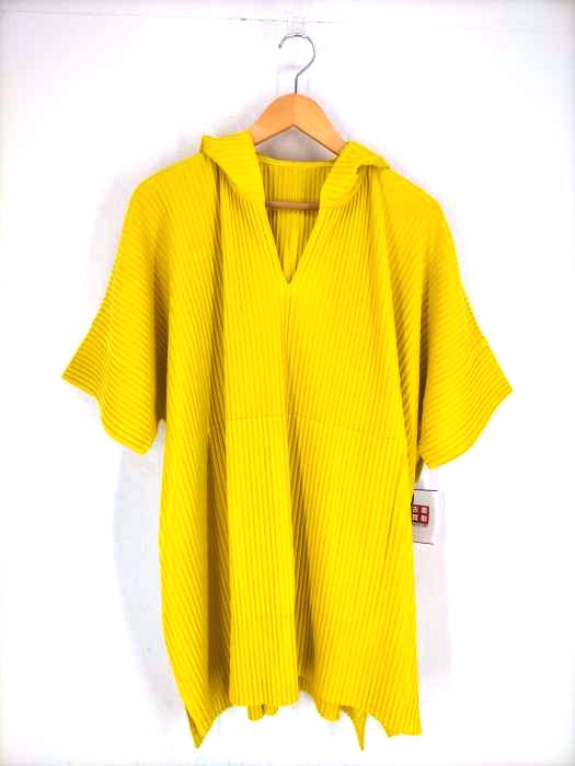 HOMME PLISSÉ ISSEY MIYAKE（オムプリッセ イッセイミヤケ） pleated V-neck hoodie. メンズ トップス
