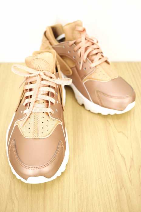 NIKE （ナイキ） WMNS AIR HUARACHE RUN PRM TXT レディース シューズ