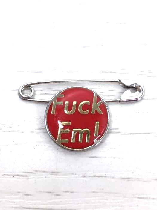 Fuck Em! バッジ A.P.C × SUPREME FUCK EM PIN BADGE 【公式通販】