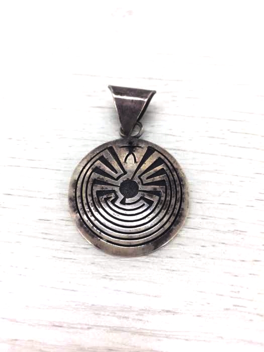 USED古着(ユーズドフルギ) ホピ族 迷路にいる男のシンボル sterling silver ペンダントトップ メンズ アクセサリー