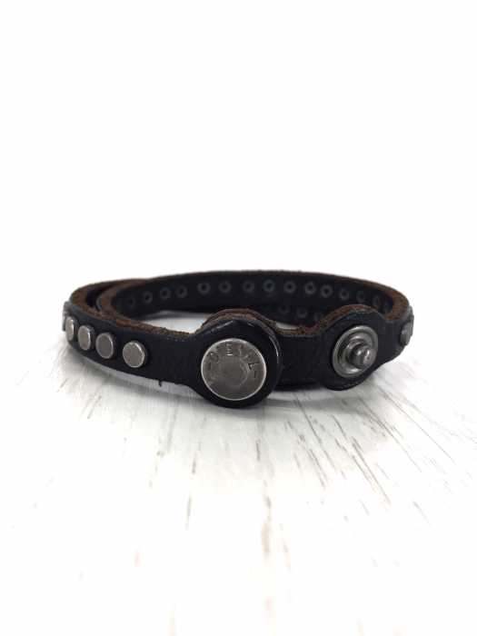 DIESEL (ディーゼル) スタッズ付きレザーブレスレット メンズ アクセサリー