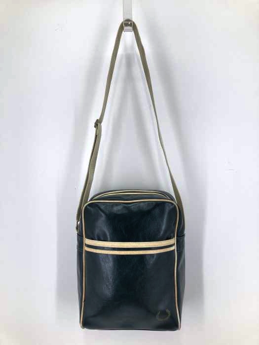 FRED PERRY(フレッドペリー) エナメルバッグ メンズ バッグ
