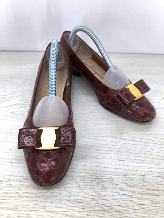 Salvatore Ferragamo(サルヴァトーレフェラガモ) 型押しリボンパンプス レディース シューズ