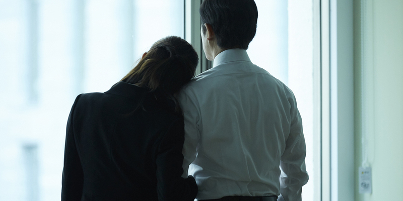 社内不倫を理由に解雇されることはある？解雇通告を受け取ったあとの対処法など