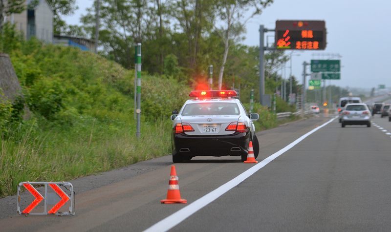 県境を越えればパトカーの追跡から逃げきれるのか 自動車情報誌 ベストカー