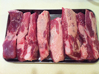 スパイシーなワインにピッタリ スペアリブのトマト煮込み 家ワイン