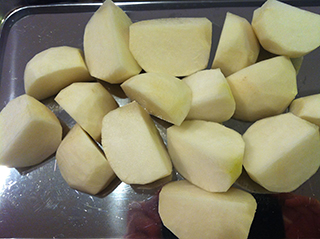 スパイシーなワインにピッタリ スペアリブのトマト煮込み 家ワイン