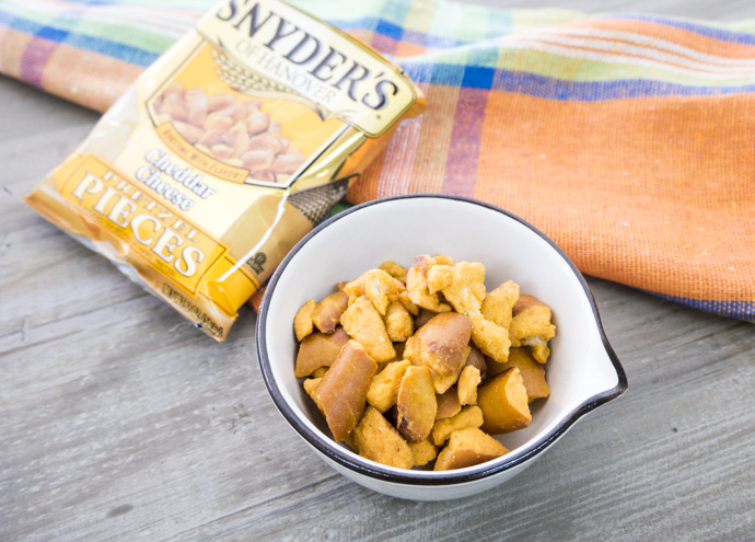 濃い食材には濃いワインを合わよう!「スナイダーズ チェダーチーズ」 家ワイン