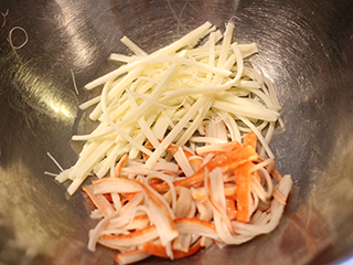 残った素麺をワインのおつまみに 簡単でオシャレな そうめんの冷製前菜 家ワイン